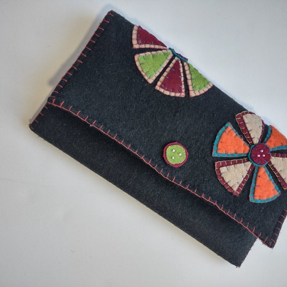 Shiraleah Floral Retro Clutch Hand Embroidered Boho Garden Girl Hippie OS